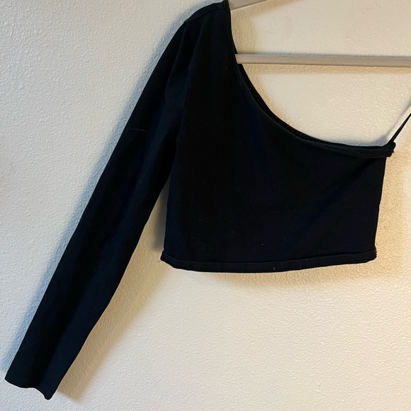 Forever 21 one sleeve cropped shirt - Picture 2 of 2